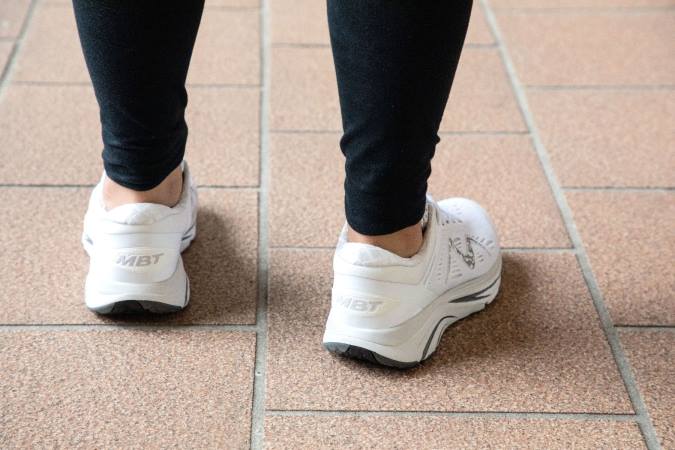 MBT N6ZJ100 zapatos para correr blanco mujer 2000