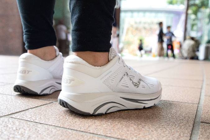 MBT N6ZJ100 zapatos para correr blanco mujer 2000