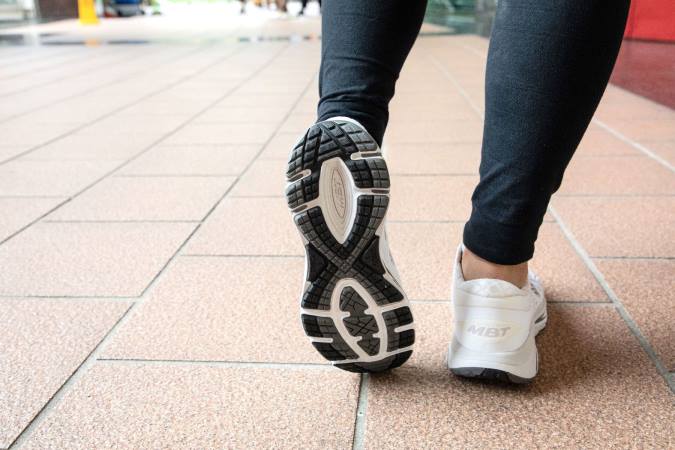 MBT N6ZJ100 zapatos para correr blanco mujer 2000