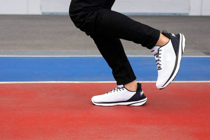 MBT N6ZJ98 zapatos para correr blanco negro mujer gadí